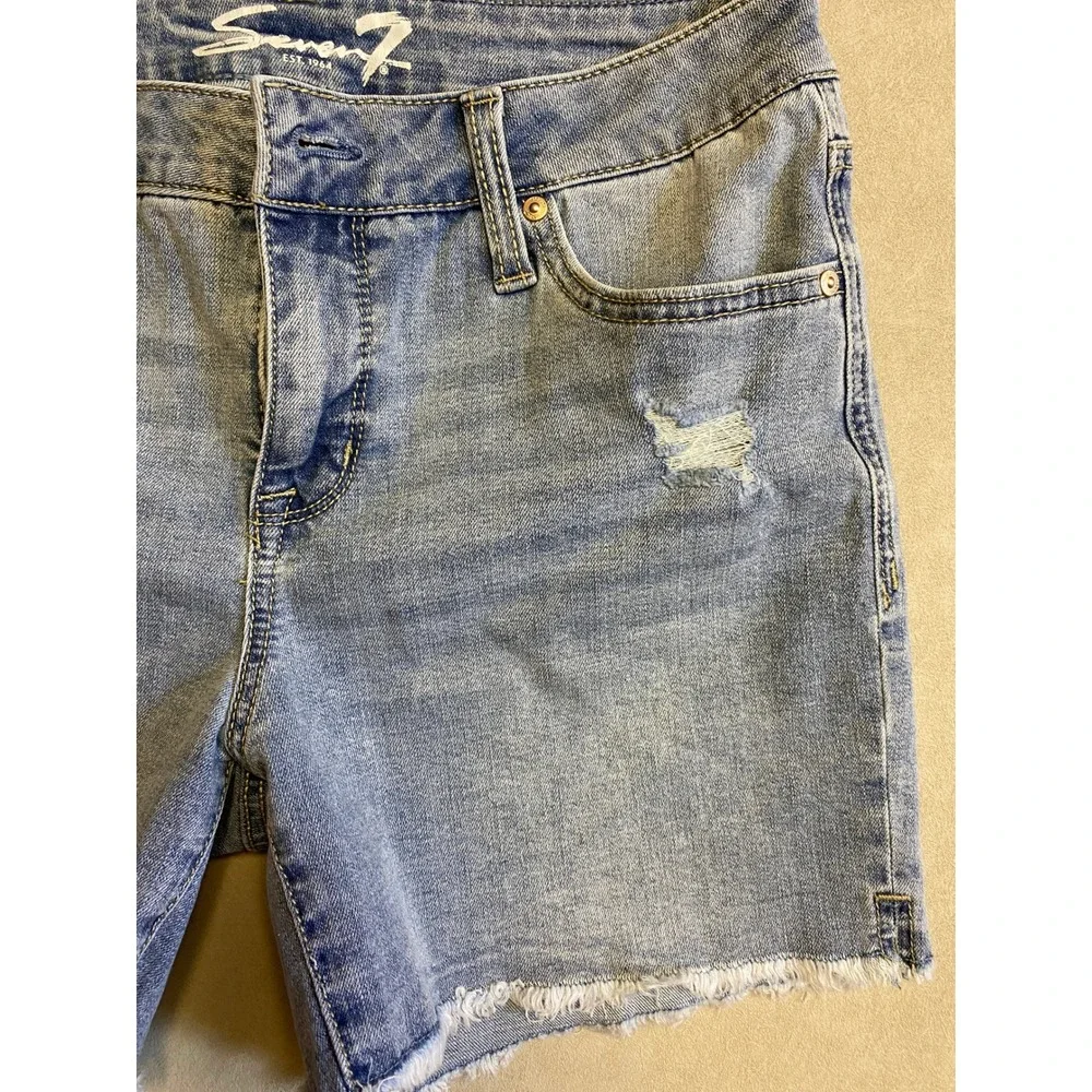 Seven7 Womens Light Wash Distressed Raw Hem Denim Shorts Size 4